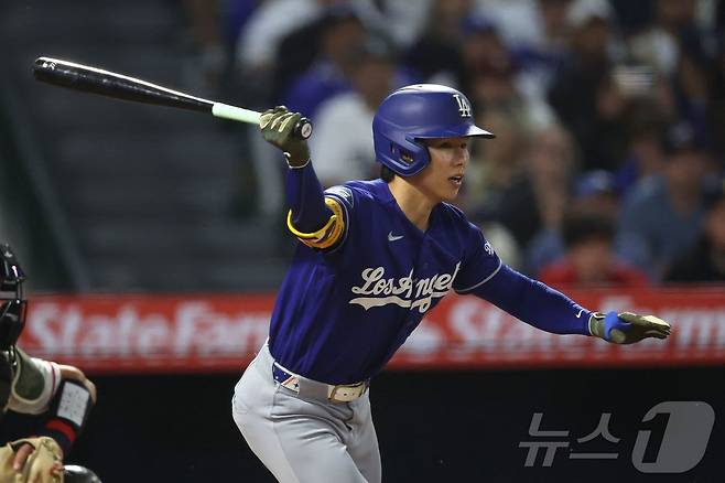 타격하는 김혜성. ⓒ AFP=뉴스1