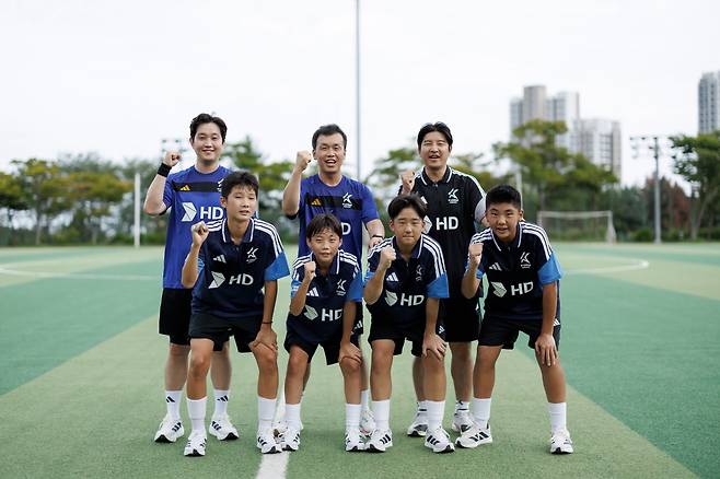 울산서부시민축구장/ K리그 드림플레이어 축구캠프/ 1%의 나비효과 콘텐츠촬영/ 박주호 멘토,참가자 단체/ 팀별 기념사진/ photo by Jaehoon Kim