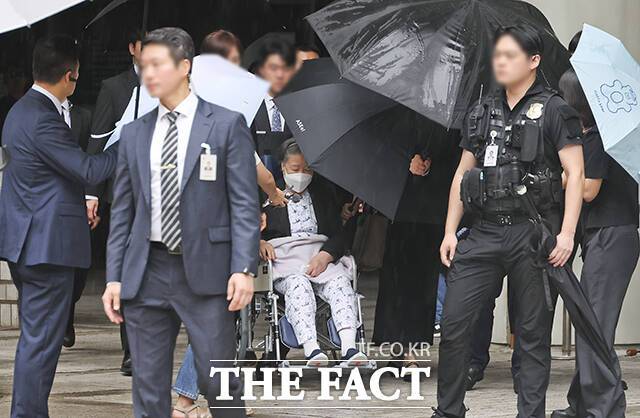 한학자 총재 법원 출석 장면