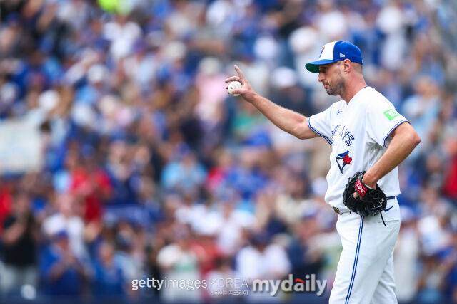 MLB 토론토 맥스 슈어저가 31일(한국시각) 열린 시애틀과 홈 경기에 선발 등판해 10탈삼진을 기록, 개인 통산 3535탈삼진으로 부문 역대 통산 9위로 올라섰다./게티이미지코리아