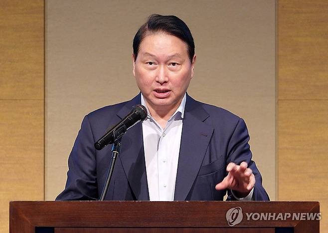 개회사 하는 최태원 대한상의 회장 (서울=연합뉴스) 최태원 대한상공회의소 회장이 31일 일본 센다이 웨스틴호텔에서 열린 '제15회 한일상공회의소 회장단 회의'에서 개회사를 하고 있다. 2026.8.31 [대한상공회의소 제공. 재판매 및 DB 금지] photo@yna.co.kr