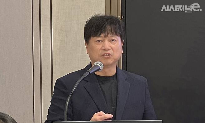 권영목 파고네트웍스 대표가 1일 서울 강남구 그랜드 인터컨티넨탈 서울파르나스 호텔에서 열린 기자간담회에서 기자들의 질문에 답하고 있다. / 사진 = 김용수 기자