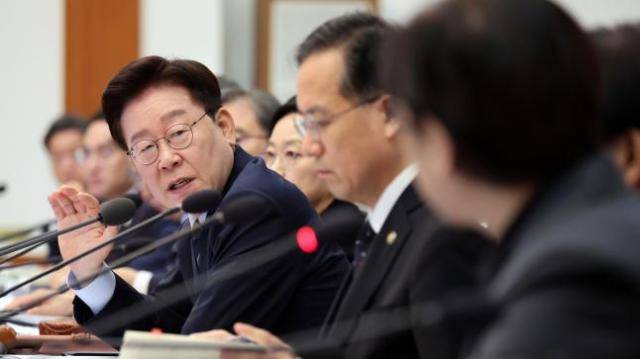 이재명 대통령이 1일 청와대에서 열린 국무회의에서 발언하고 있다. [사진=연합뉴스]