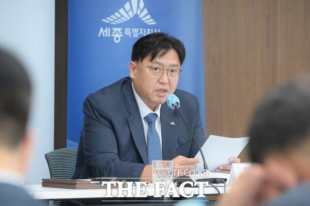 조상호 세종시장이 1일 시청 대회의실에서 열린 확대간부회의를 주재하고 있다. /세종시
