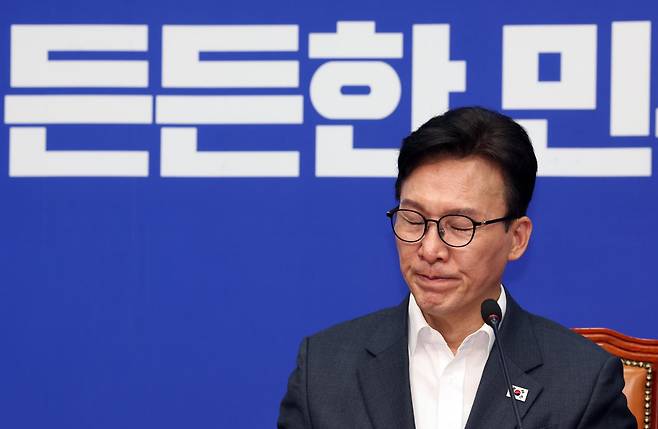 김민석 더불어민주당 대표가 1일 여의도 국회에서 열린 민주당 경찰개혁추진단 1차 회의에 참석해 생각에 잠겨 있다. 뉴시스