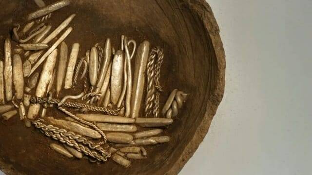 발견된 은 보물 중 일부는 토기 안에 들어 있었다. (사진=노스 율란 박물관)