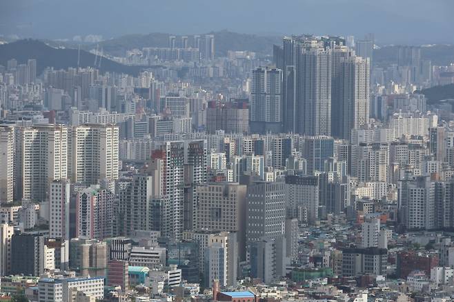서울 남산에서 바라본 시내 아파트 단지. 2024.10.23  사진=연합뉴스