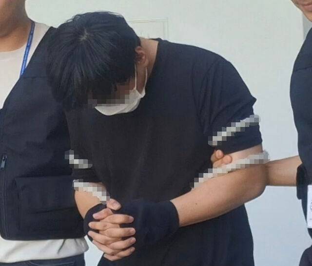 제주 실종 사건을 허위종결한 혐의로 구속된 부 모 경장. 연합뉴스