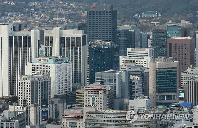 서울 남산에서 바라본 도심 일대 주요 기업체 건물들 모습 [연합뉴스 자료사진]