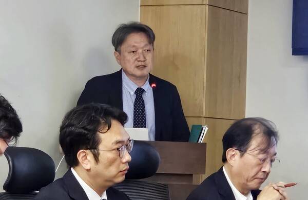 3일 오전 국회에서 열린 '2027년 가상자산 과세 체계 점검 토론회'의 발제자로 나선 박종수 한국조세법학회장(고려대 법학전문대학원 교수)이 현행 '기타소득 일괄 과세' 체계를 거래 유형별 경제적 실질에 맞게 재설계해야 한다고 말하고 있다. [출처=이해선 기자]