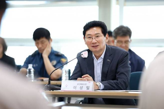이상일 용인특례시장이 3일 시청 3층 비전홀에서 열린 제19회 안전문화살롱에 참석해 발언하고 있다. 용인시 제공