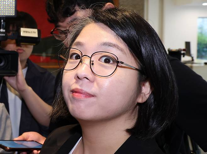 용혜인 성평등가족부 장관 후보자가 3일 오전 서울 서대문구 한국청소년활동진흥원에 마련된 인사청문회 준비사무실로 출근하고 있다. /뉴스1