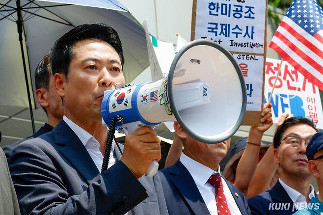 장동혁 국민의힘 대표가 6월16일 서울 올림픽공원 핸드볼경기장을 찾아 발언을 하고 있다. 남동균 기자
