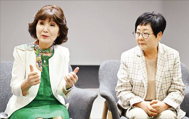 김영숙(왼쪽) 이금란 여의도순복음교회 장로가 1일 서울 여의도 국민일보에서 다큐멘터리 영화 ‘청년 조용기’를 본 소감을 말하고 있다. 이한형 기자