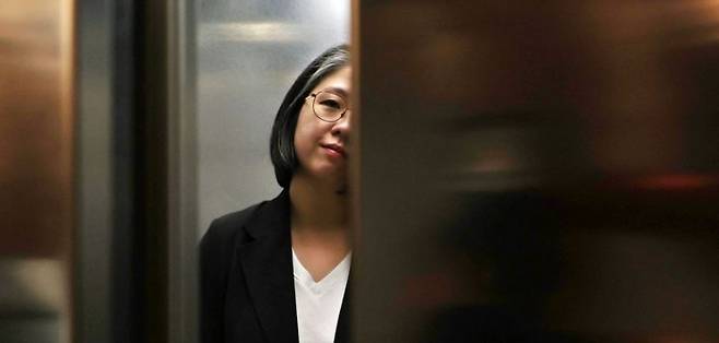용혜인 성평등가족부 장관 후보자가 3일 서울 서대문구에 마련된 인사청문회 준비 사무실로 출근하고 있다. 연합뉴스