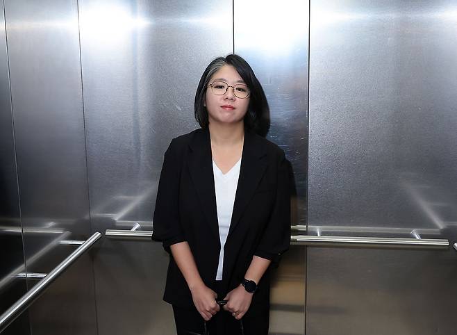 3일 용혜인 성평등가족부 장관 후보자가 서대문구 한국청소년활동진흥원에 마련된 인사청문회 준비 사무실로 출근하는 모습. [뉴스1]