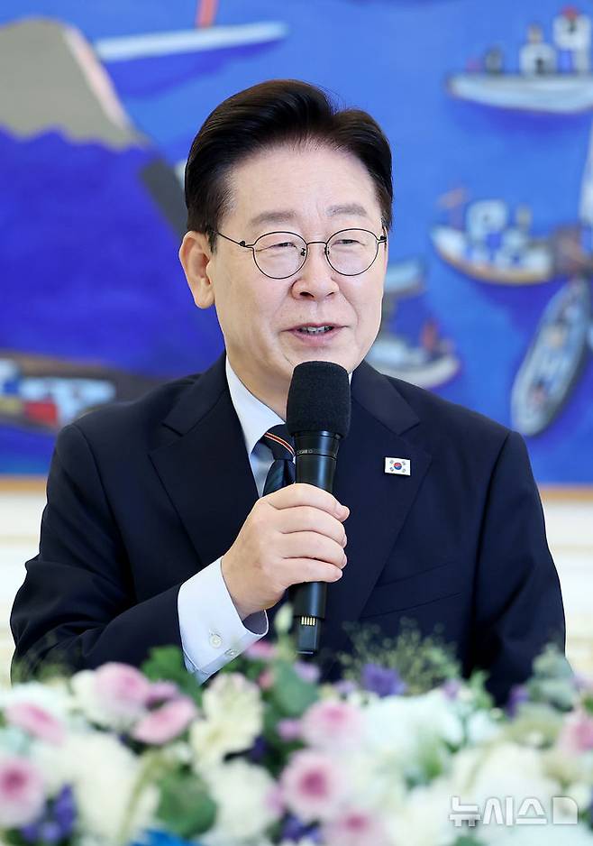 [서울=뉴시스] 김진아 기자= 이재명 대통령이 4일 청와대에서 열린 시민사회 초청 간담회에서 인사말을 하고 있다. (청와대통신사진기자단) 2026.09.04. bluesoda@newsis.com