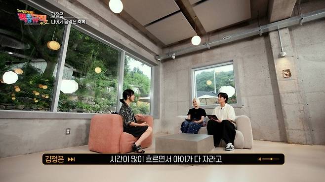 2026년 백투더뮤직 방송에서 음악 인생을 이야기하는 가수 김정은