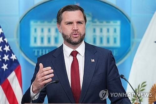 백악관에서 브리핑하는 밴스 부통령 [AP=연합뉴스. 재판매 및 DB 금지]