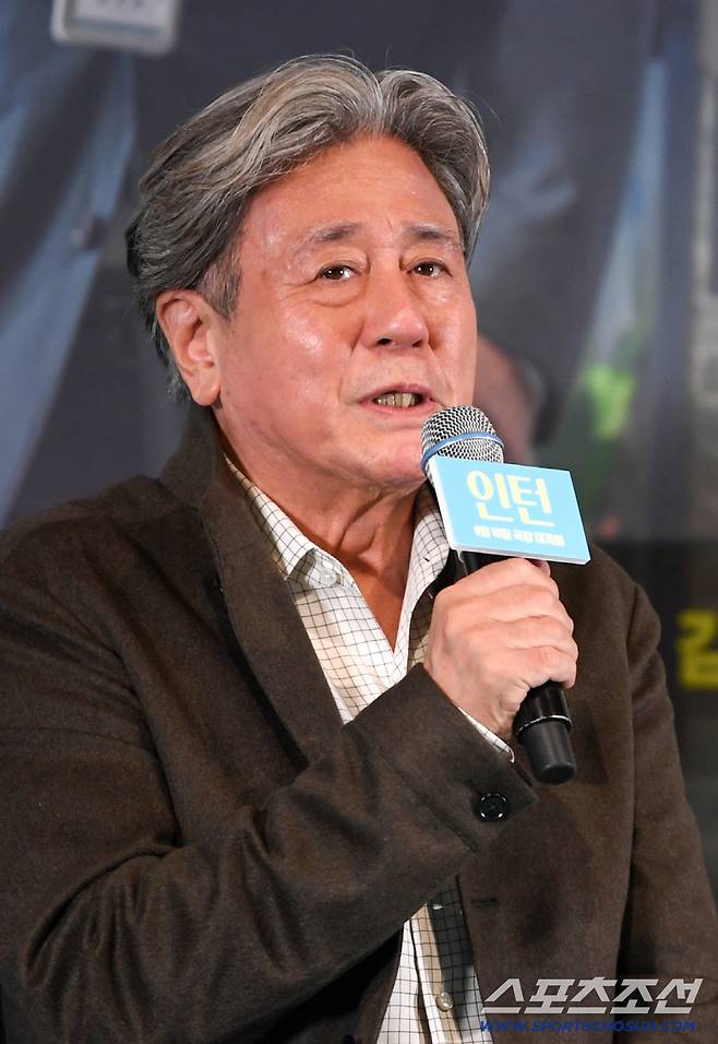 영화 '인턴' 언론배급시사회가 4일 서울 용산구 한강로동 CGV용산아이파크몰에서 열렸다. 최민식이 인터뷰를 하고 있다. 용산=박재만 기자 pjm@sportschosun.com/2026.09.04/