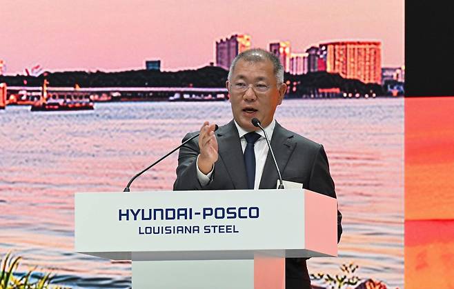 4일(현지 시간) 미국 루이지애나주 도널드슨빌에서 열린 ‘현대제철-포스코 루이지애나(HPLS) 전기로 제철소’ 기공식에서 정의선 현대자동차그룹 회장이 환영사를 하는 모습. 현대제철 제공