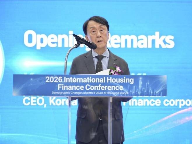 김경환 주택금융공사 사장이 4일 ‘2026 국제 주택금융 콘퍼런스’에서 개회사를 하고 있다. [주택금융공사 제공]