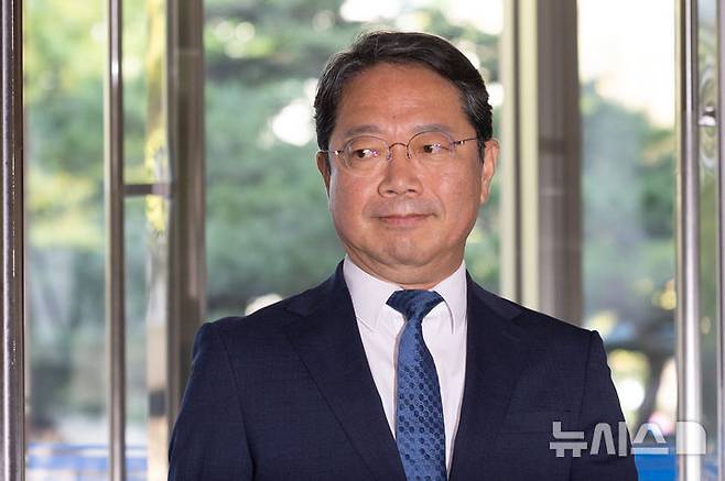 [서울=뉴시스] 황준선 기자 = 김승원 법무부 장관 후보자의 '신약 청탁 의혹' 제약사인 제넨셀의 임상시험 승인 속도가 당시 신물질 기반 코로나 치료제의 평균 승인 기간보다 2배 이상 빨랐던 것으로 나타났다. 김 후보자 측은 "신물질 임상시험의 평균보다 빠른 것이 아니고 오히려 오래 걸렸다"며 반박에 나섰다. (사진=뉴시스DB) 2026.09.05. hwang@newsis.com