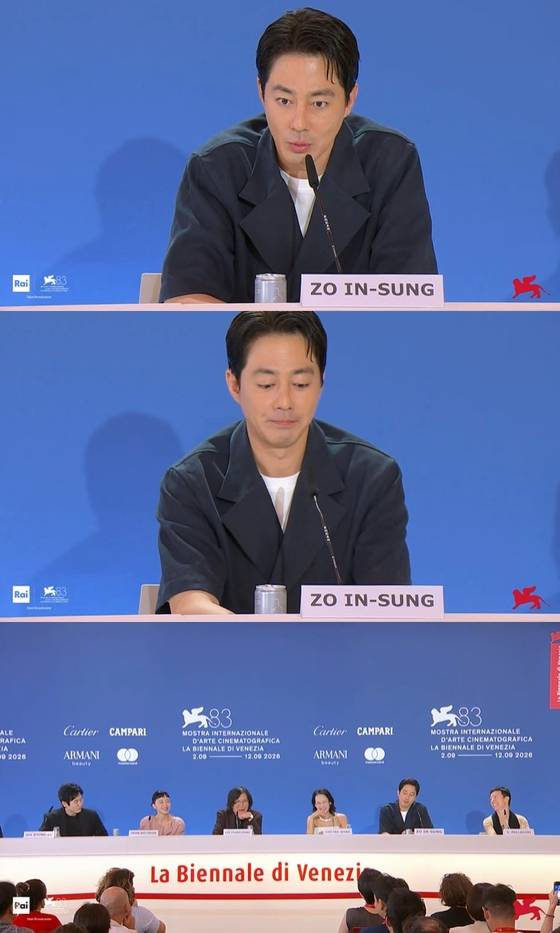 6일(현지시간) 제83회 베니스국제영화제(Biennale Cinema 2026) 경쟁 부문에 초청 된 넷플릭스 영화 '가능한 사랑'의 공식 기자회견이 개최 된 가운데, 현장에는 이창동 감독과 배우 설경구 전도연 조여정 조인성이 참석해 기자들의 질문에 답했다. 〈사진=베니스국제영화제 공식 채널〉