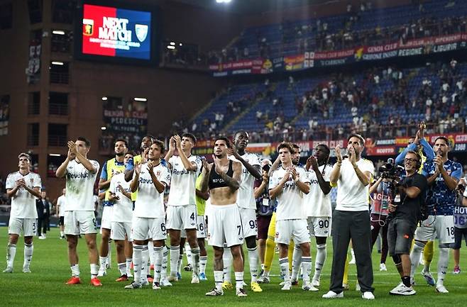 Soccer Football - Serie A - Genoa v Como - Stadio Comunale Luigi Ferraris, Genoa, Italy - September 4, 2026 Como players applaud fans after the match REUTERS/Matteo Ciambelli