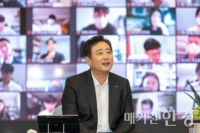 지난 2021년 김남구 한국투자금융지주 회장이 진행한 비대면 채용설명회 모습. 사진=한국투자금융지주