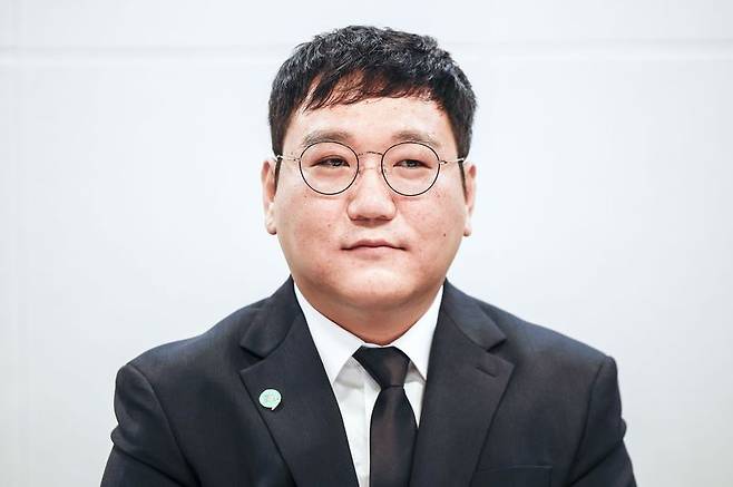 용혜인 성평등가족부 장관 후보자의 남편 박기홍 기본소득당 최고위원이 7일 서울 영등포구 기본소득당사에서 열린 최고위원회의에 참석해 있다. /사진=뉴시스화상