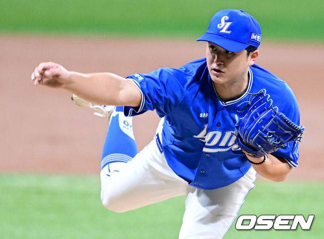 [OSEN=고척, 최규한 기자] 26일 서울 고척스카이돔에서 ‘2026 신한 SOL Bank KBO리그’ 키움 히어로즈와 삼성 라이온즈의 경기가 열렸다.홈팀 키움은 박준현, 방문팀 삼성은 최원태를 선발로 내세웠다.1회말 삼성 선발 최원태가 힘차게 공을 뿌리고 있다. 2026.08.26 / dreamer@osen.co.kr