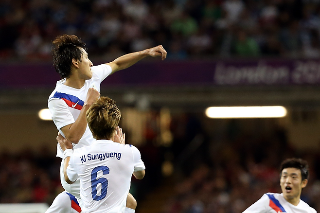2012년 런던 올림픽 8강전에서 득점에 성공하고 기뻐하는 지동원. 연합뉴스