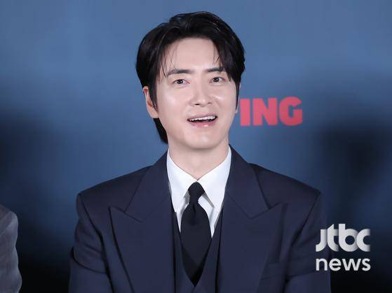 ** 로또 1등 당첨금 <strong>13억</strong>! 그래도 출근하는 이준혁, 당신의 로또 꿈은? - '로또 1등도 출근합니다' 심층 분석
**