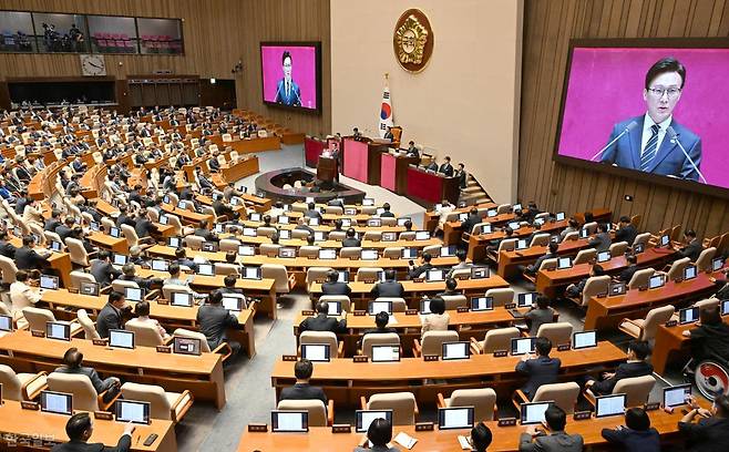 김민석 더불어민주당 대표가 7일 국회 본회의장에서 열린 제439회 국회(정기회) 제03차 본회의에서 국정에 관한 교섭단체 대표연설을 하고 있다. 서재훈 기자