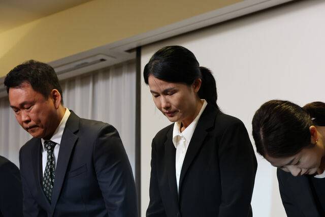 티빙 최주희 대표이사 및 임원들이 지난 3일 서울 중구 한 호텔에서 개인정보 유출 사고에 대해 사과하고 있다. 연합뉴스