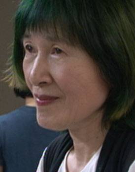 행복 전도사 고(故) 최윤희 씨 사진은 건강한 모습으로 방송에 출연했을 때의 모습. 국민의 행복을 위해 활발한 활동을 하던 그는 동시다발적으로 몰려오는 통증을 견디지 못하고 2010년 극단적 선택을 해서 국민의 안타까움을 샀다. 그는 유서에서 "700가지 통증에 시달려본 분이라면 마음을 이해할 것"이라고 했다
[연합뉴스 사진]