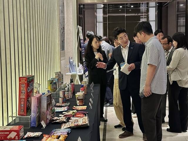 삼양사가 지난 8일 조선 팰리스 서울 강남에서 개최한 '스페셜티 식품 솔루션'에서 참석자들이 설명을 듣고 있다. /삼양사