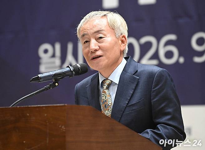 박동석 아이뉴스24 사장이 9일 서울 여의도 국회 의원회관에서 열린 제10회 대한민국 청년의날 축제 조직위원 위촉식 & 시상식에서 환영사를 하고 있다. [사진=곽영래 기자]