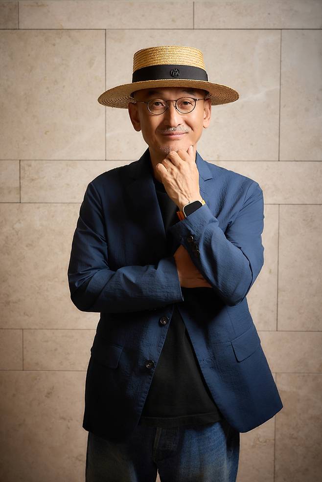숏드라마 <아버지의 집밥>을 연출한 이준익 감독. 레진스낵 제공