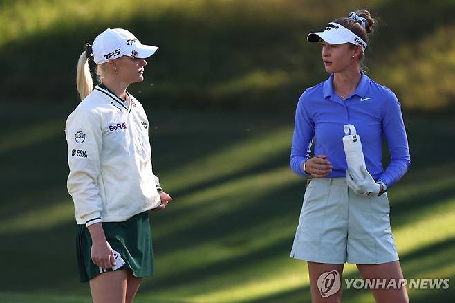 넬리 코르다(오른쪽)와 찰리 헐  [게티이미지/AFP=연합뉴스 자료 사진. 재배포 및 DB 금지]