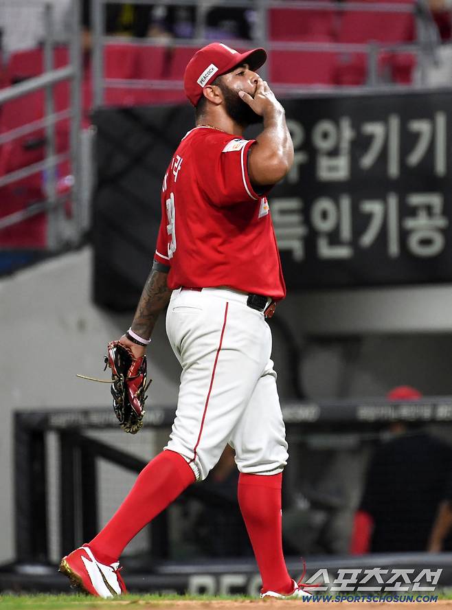 29일 광주 기아챔피언스필드에서 열린 KIA와 SSG의 경기. 7이닝 무실점 호투를 펼친 SSG 선발 아빌라가 환호하고 있다. 광주=박재만 기자 pjm@sportschosun.com/2026.08.29/