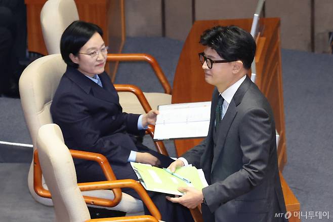 (서울=뉴스1) 신웅수 기자 = 한동훈 무소속 의원이 10일 서울 여의도 국회에서 열린 제439회국회(정기회) 제6차 본회의 대정부 질문에서 외교·통일·안보에 관한 질문을 마친 후 본회의장을 나서고 있다. 2026.9.10/뉴스1  Copyright (C) 뉴스1. All rights reserved. 무단 전재 및 재배포,  AI학습 이용 금지. /사진=(서울=뉴스1) 신웅수 기자