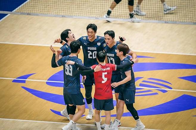 [서울=뉴시스] 8일 중국을 세트 점수 3-1로 꺾고 2026 아시아남자배구선수권대회 준결승에 진출한 한국 남자배구 대표팀. (사진=FIVB 공식 홈페이지 캡처) 2026.09.08.  *재판매 및 DB 금지