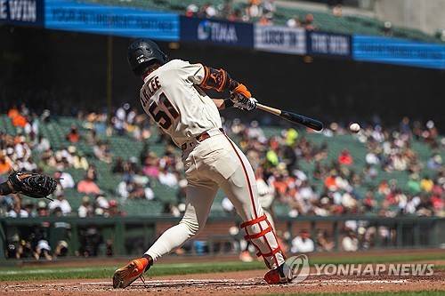 이정후가 8회말 동점 2타점 2루타를 날렸다. [AP=연합뉴스. 재판매 및 DB 금지]