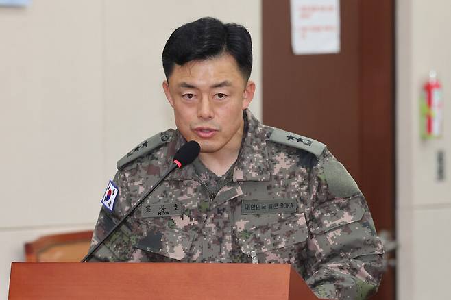 문상호 전 정보사령관이 2024년 12월10일 국회 국방위원회 전체회의에 출석해 의원들의 질의에 답하고 있다. 연합뉴스