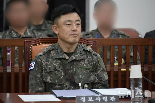 [서울=뉴시스] 국회사진기자단 = 12·3 비상계엄을 앞두고 노상원 전 국군정보사령관에게 군사 기밀 정보를 누설한 혐의로 재판에 넘겨진 문상호 전 정보사령관이 1심에서 무죄를 선고받았다. 사진은 문 전 사령관이 2024년 10월 30일 오전 서울 여의도 국회에서 열린 정보위원회 국정감사에 출석해 자리하고 있는 모습. 2026.09.11. photo@newsis.com