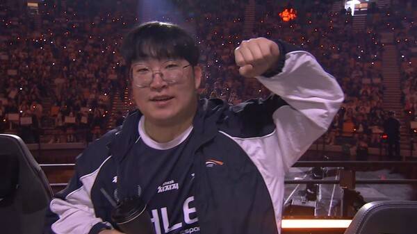 12일 한화생명이 서울 올림픽공원 KSPO돔에서 열린 '2026 우리은행 LoL 챔피언스 코리아(LCK)' 포스트시즌 플레이오프 결승 진출전에서 T1을 세트 스코어 3대1로 꺾었다. (HLE & T1= 3:1 / 딜라이트)./사진=네이버 치지직 라이브영상 캡처