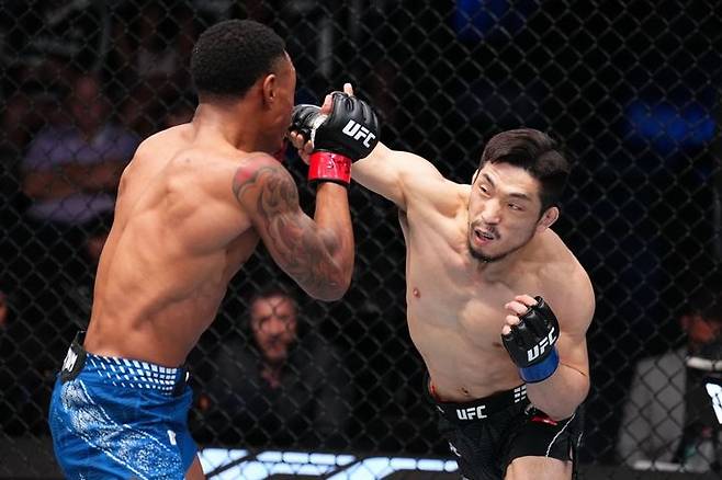 [서울=뉴시스] 유수영, 10월18일 'UFC 파이트 나이트: 버클리 vs 맬럿' 밴텀급(61.2㎏) 경기에서 코디 코반첵(캐나다)과 격돌. (사진=UFC 제공)  *재판매 및 DB 금지