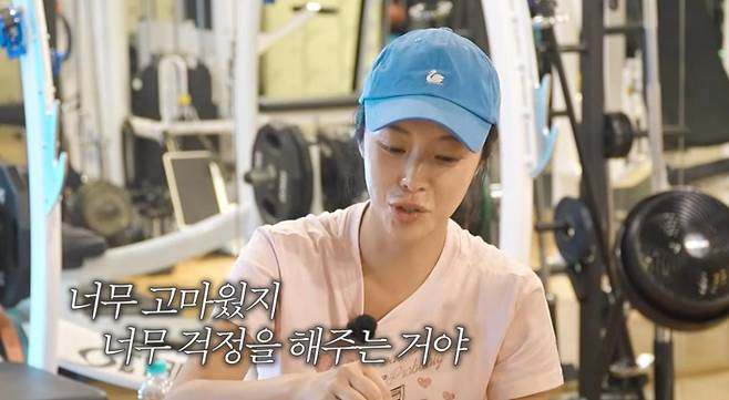 출처:채널 '황정음'